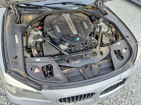 2013 BMW 750 750i/Alpina B7