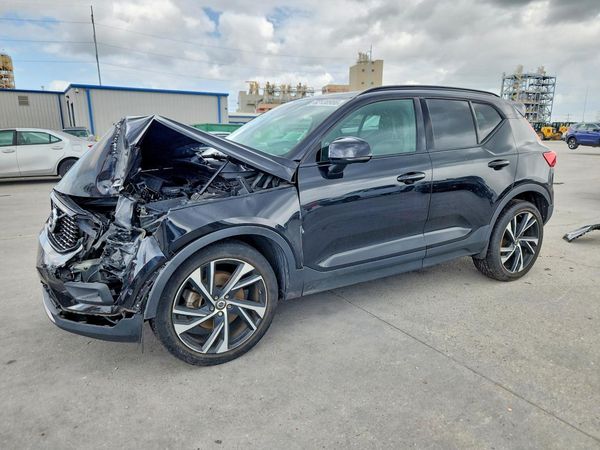 2020 VOLVO XC40 R-Design