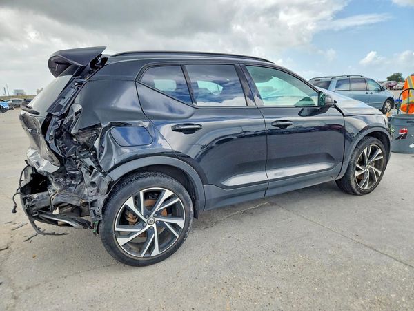 2020 VOLVO XC40 R-Design
