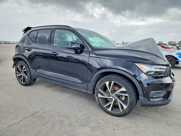 2020 VOLVO XC40 R-Design