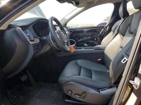 2022 VOLVO XC60