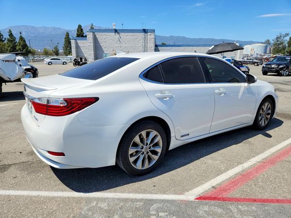 2015 LEXUS ES 300h