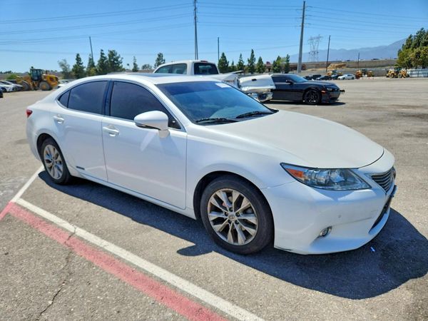 2015 LEXUS ES 300h