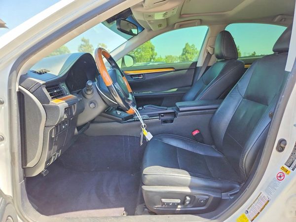 2015 LEXUS ES 300h