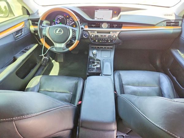 2015 LEXUS ES 300h