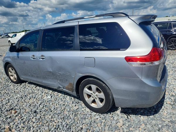 2013 TOYOTA SIENNA