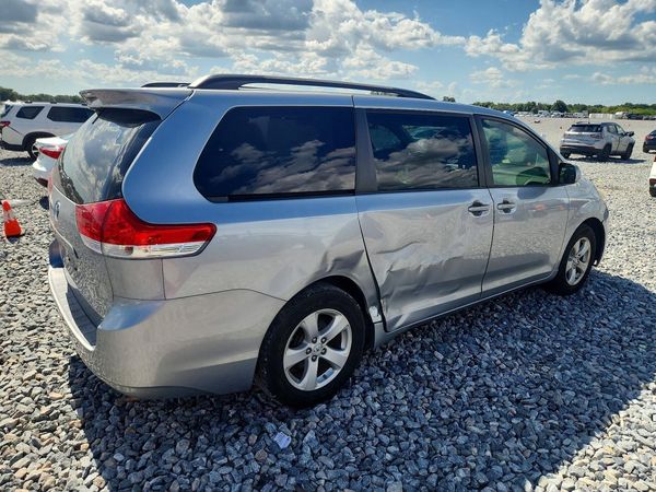 2013 TOYOTA SIENNA