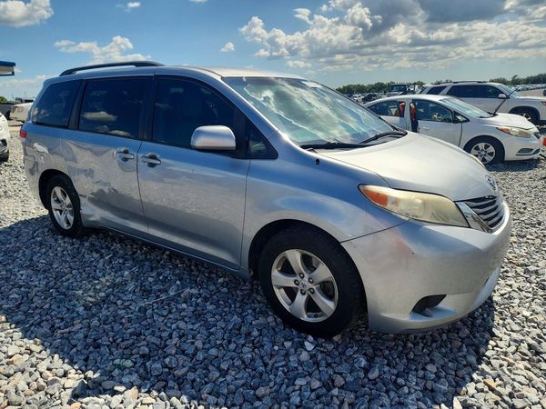 2013 TOYOTA SIENNA