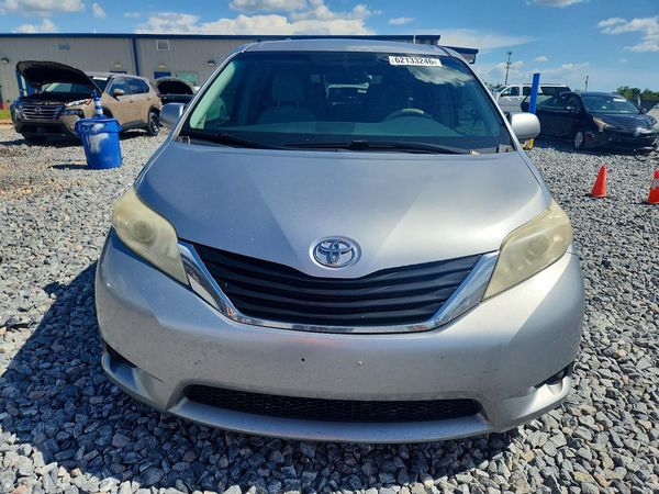 2013 TOYOTA SIENNA