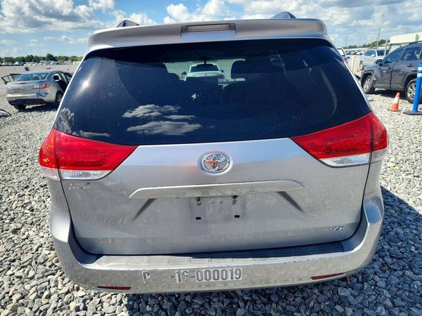2013 TOYOTA SIENNA