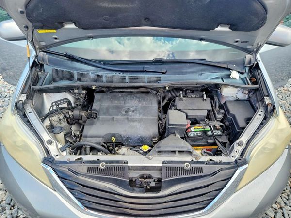 2013 TOYOTA SIENNA