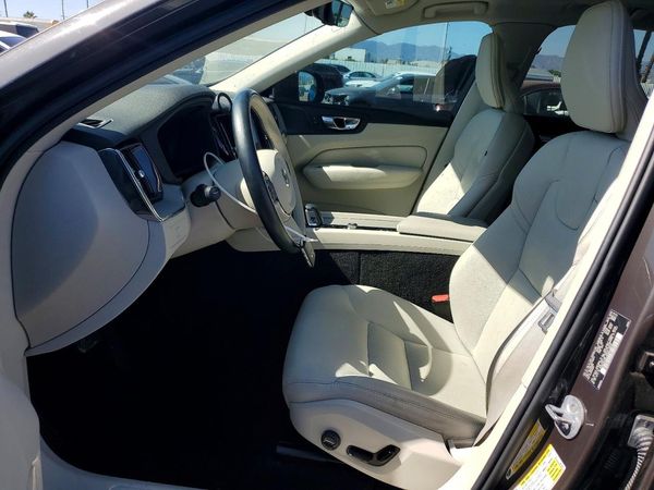 2024 VOLVO XC60