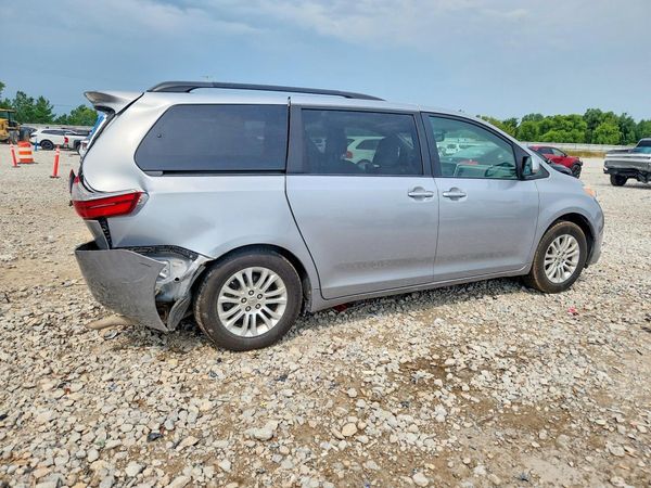 2015 TOYOTA SIENNA