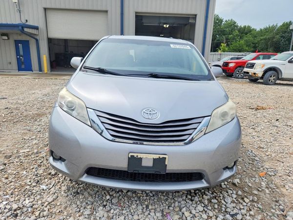 2015 TOYOTA SIENNA