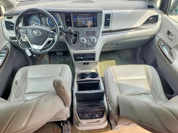 2015 TOYOTA SIENNA