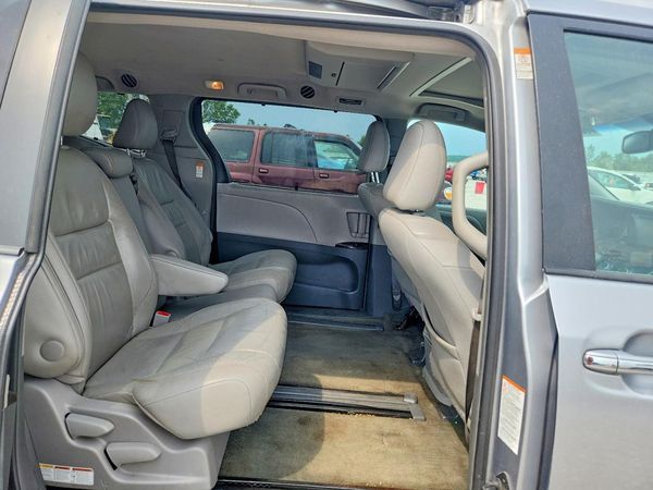 2015 TOYOTA SIENNA