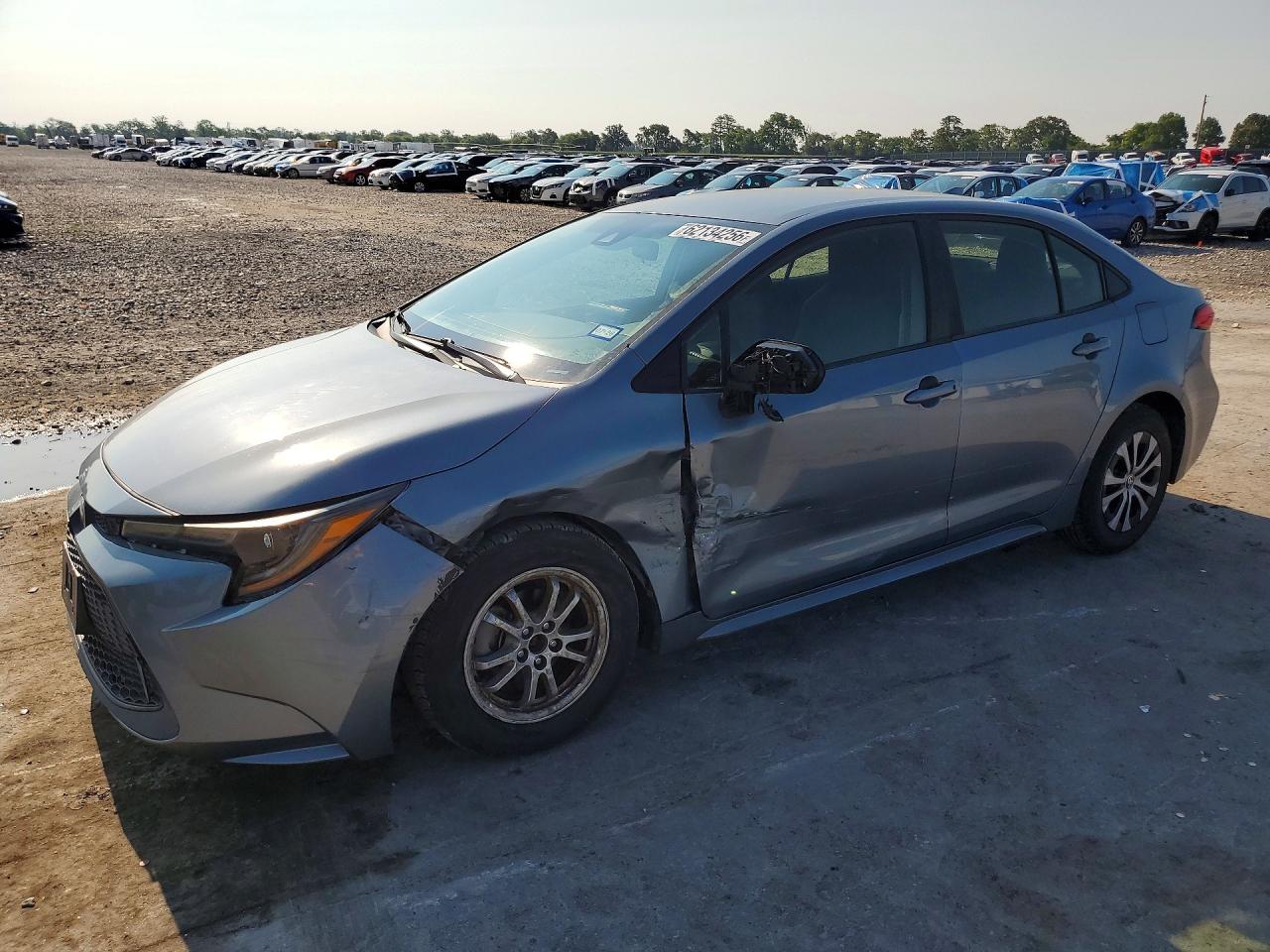 2022 TOYOTA COROLLA LE — Front 3/4
