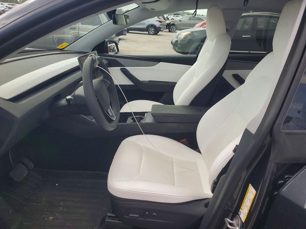 2026 TESLA MODEL Y