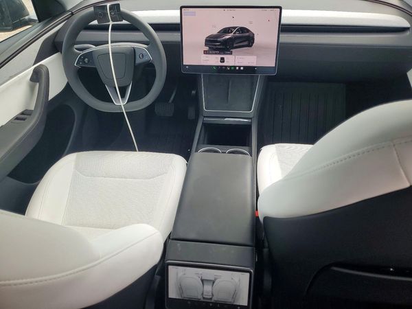 2026 TESLA MODEL Y