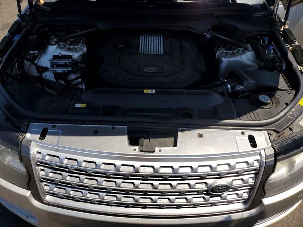 2016 LAND ROVER RANGEROVER HSE — Engine bay