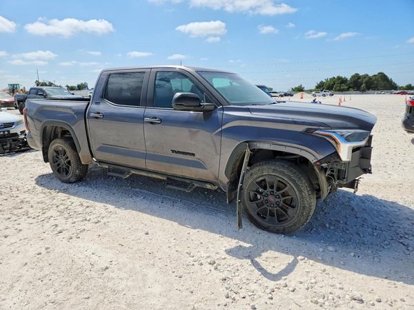 2025 TOYOTA TUNDRA SR5