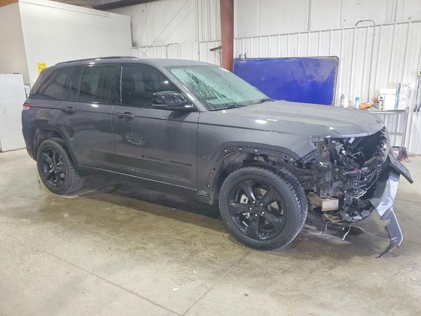 2025 JEEP GRAND CHEROKEE Laredo, Altitude