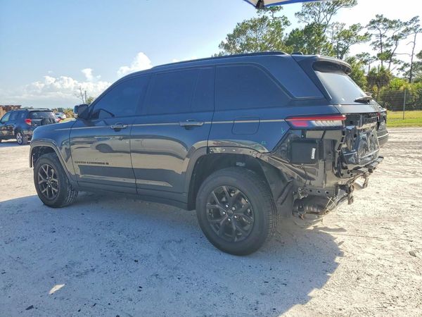2025 JEEP GRAND CHEROKEE Laredo, Altitude