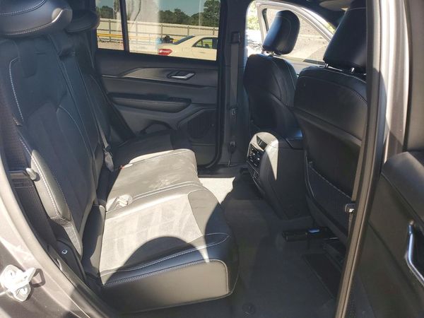 2025 JEEP GRAND CHEROKEE Laredo, Altitude