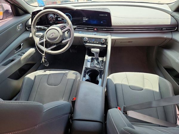 2025 HYUNDAI ELANTRA