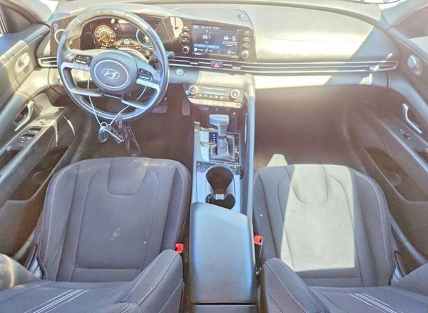 2021 HYUNDAI ELANTRA SEL w/ Convenience Pkg
