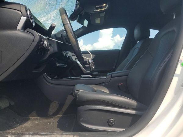 2022 MERCEDES-BENZ CLA