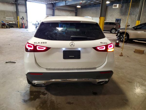 2021 MERCEDES-BENZ GLA