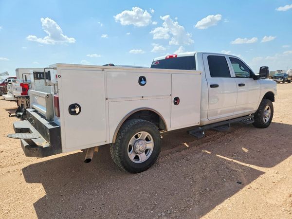 2024 RAM 3500 TRADESMAN CREW CAB 4X4