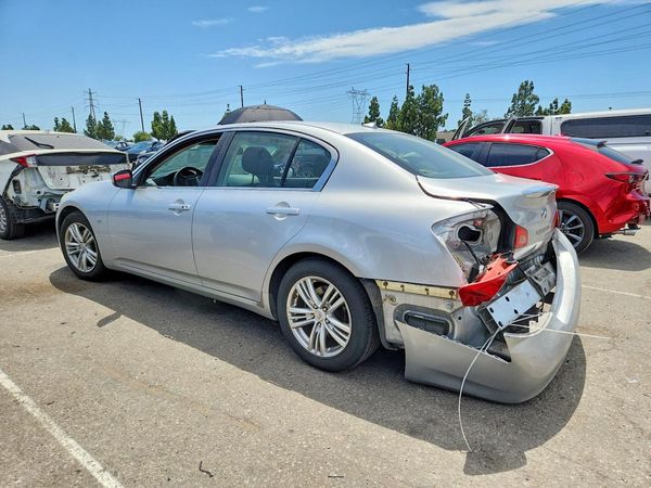 2015 INFINITI Q40
