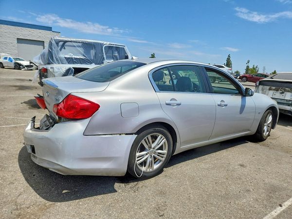 2015 INFINITI Q40