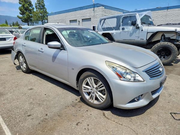 2015 INFINITI Q40