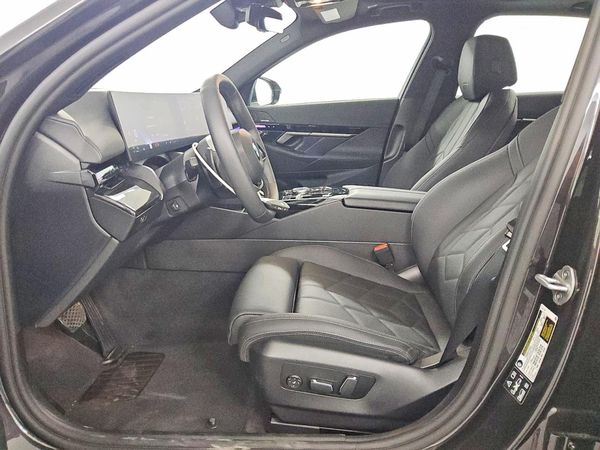 2025 BMW 530 xDrive