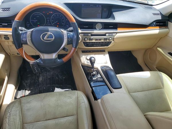 2013 LEXUS ES 300h