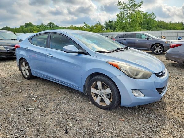 2013 HYUNDAI ELANTRA