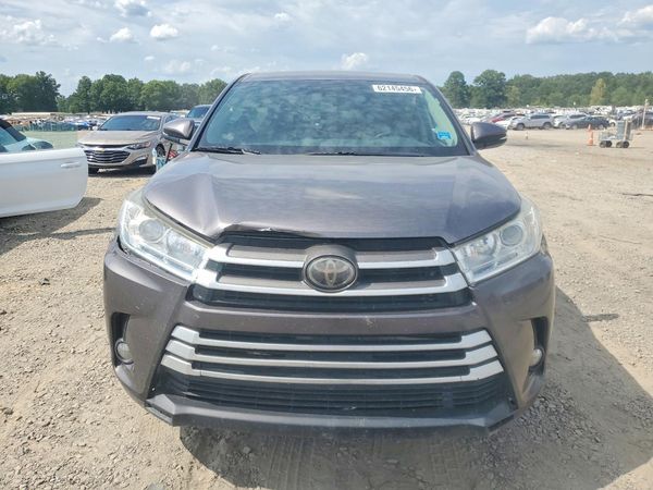 2018 TOYOTA HIGHLANDER LE/LE Plus
