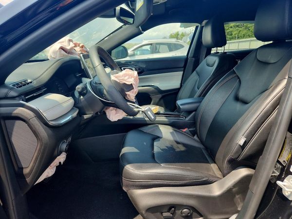 2024 JEEP COMPASS Limited — DENT
