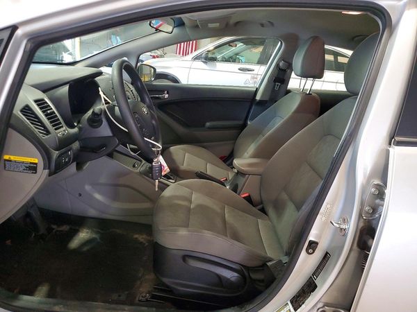 2016 KIA FORTE GL (Middle-Low Grade)