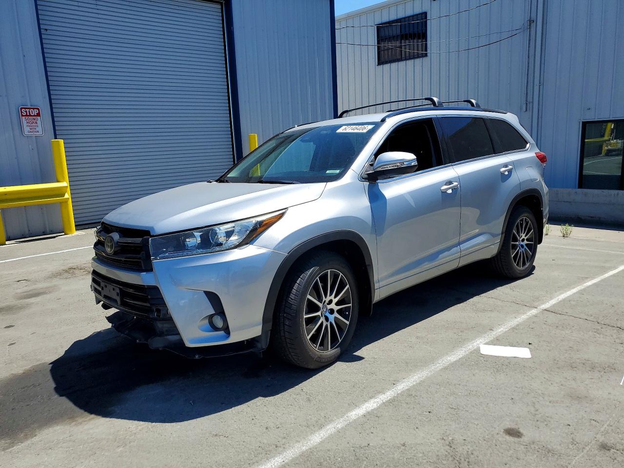 2017 TOYOTA HIGHLANDER SE/XLE