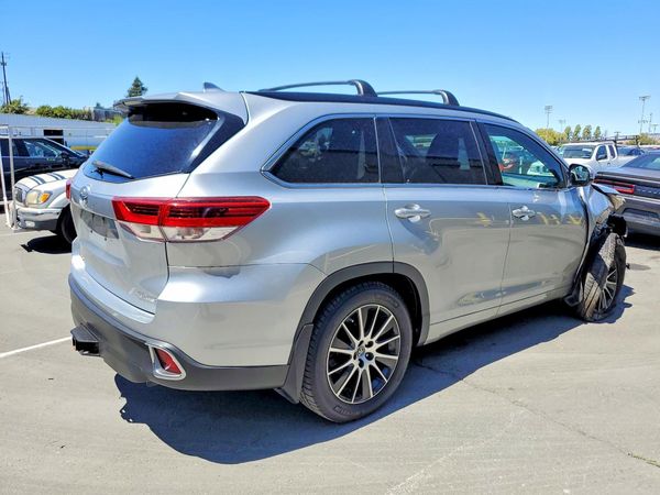 2017 TOYOTA HIGHLANDER SE/XLE