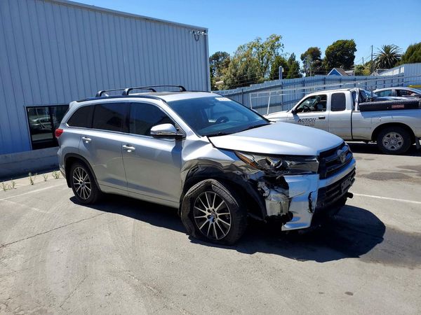 2017 TOYOTA HIGHLANDER SE/XLE