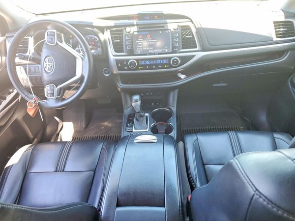 2017 TOYOTA HIGHLANDER SE/XLE