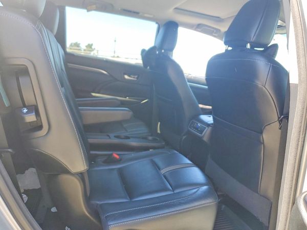 2017 TOYOTA HIGHLANDER SE/XLE