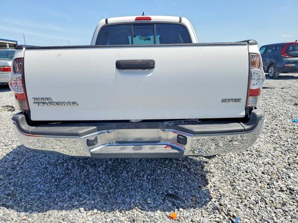 2015 TOYOTA TACOMA Delux Grade