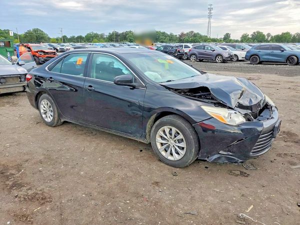 2016 TOYOTA CAMRY