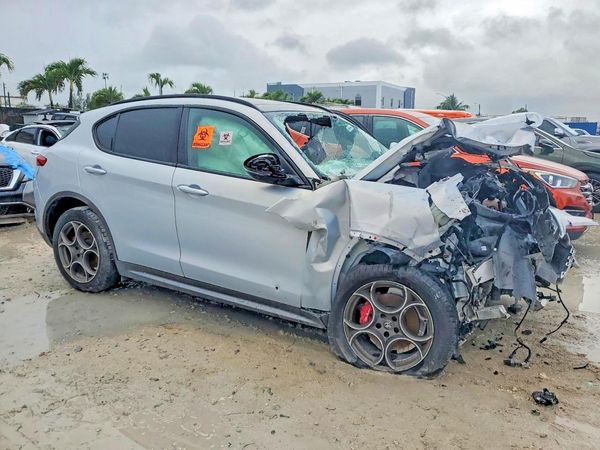 2022 ALFA ROMEO STELVIO TI AWD